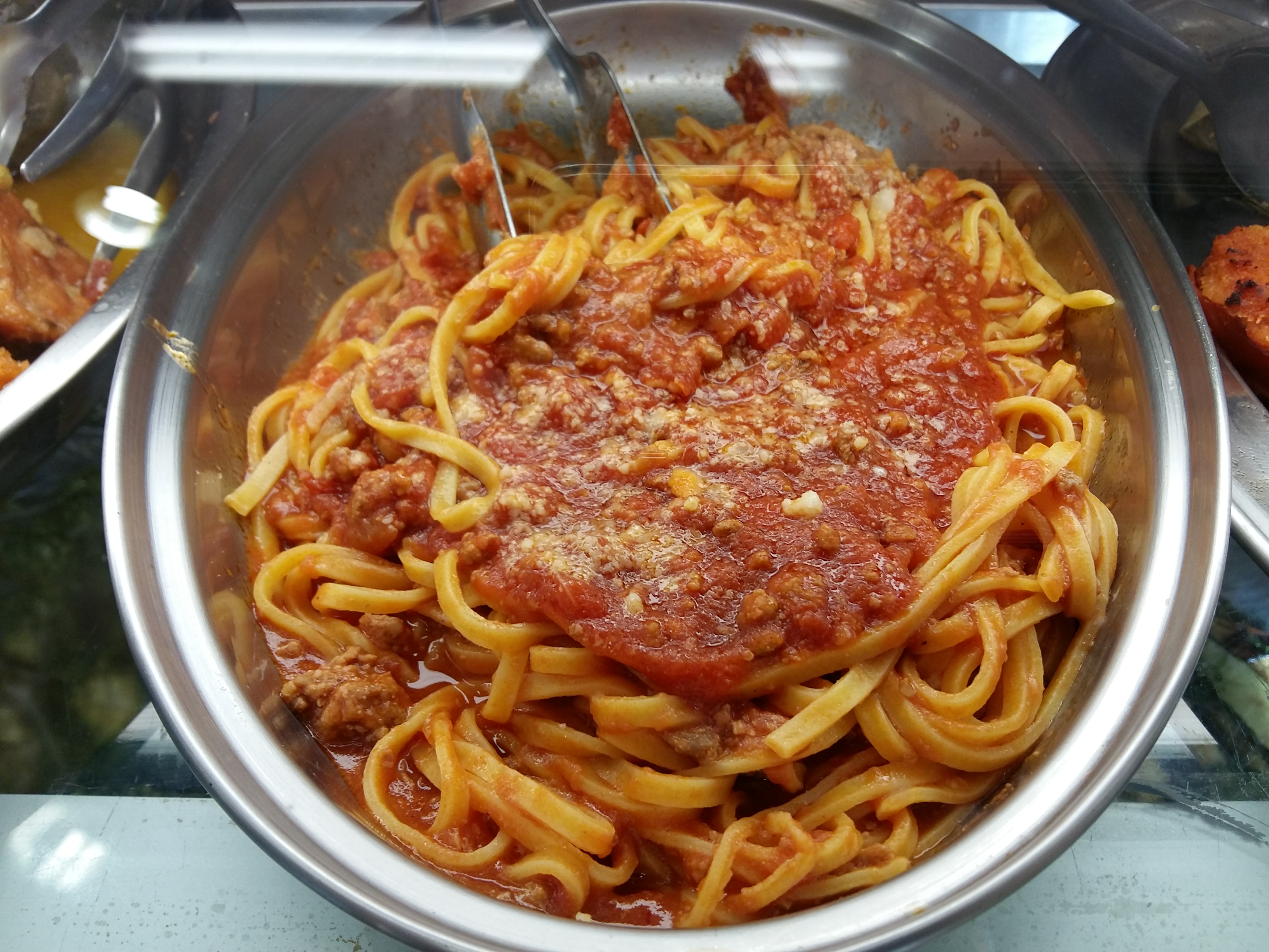 Linguine with tomato sauce